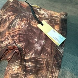 Knwls black and brown trousers